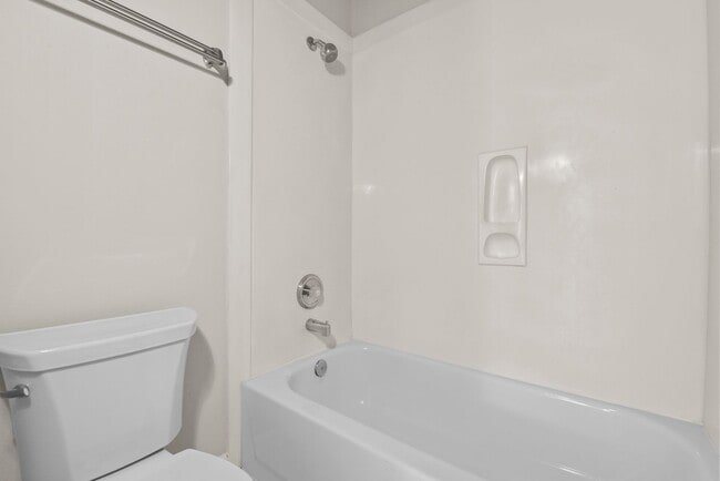 Building Photo - Charming 3-Bed, 2.5-Bath Home in the Heart of the Heights with Spacious Yard & Prime Location