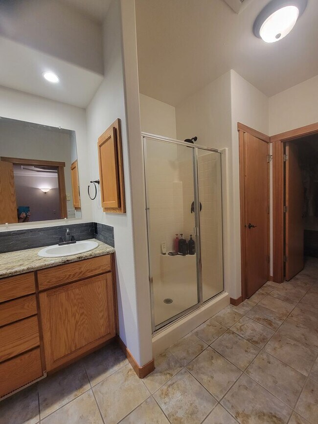 Building Photo - Beautiful Home on Gated Property
