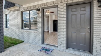 Building Photo - 3810 Newhaven Dr
