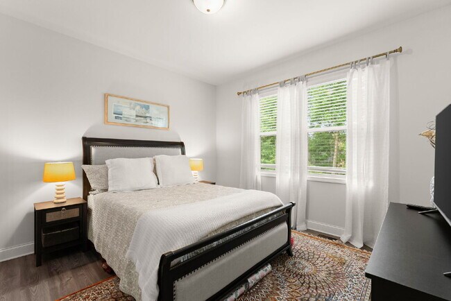 Building Photo - Stunning 6-Bed, 5-Bath home in Hudson Cove!