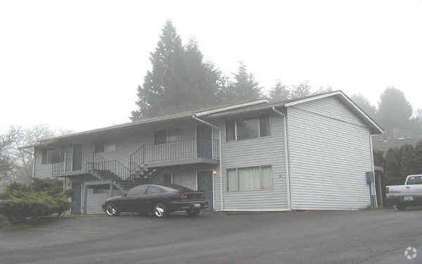 Primary Photo - 910-940 Simmons St