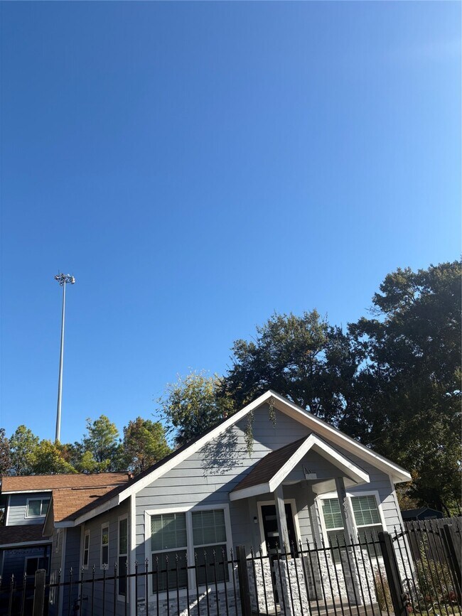 Building Photo - 3021 Gray St