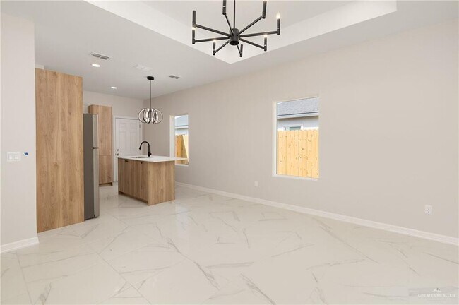 Building Photo - 21 Hilltop Ave