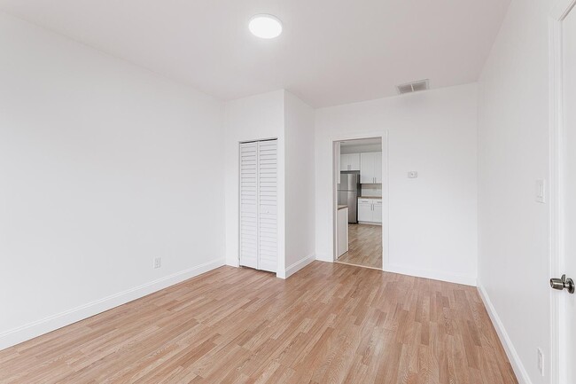 Building Photo - 1430 W Superior St