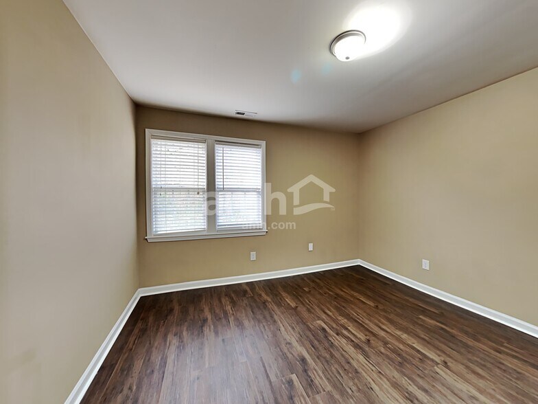 Building Photo - 4400 Oakshyre Way