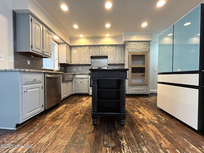 Building Photo - 7 Ash Ct