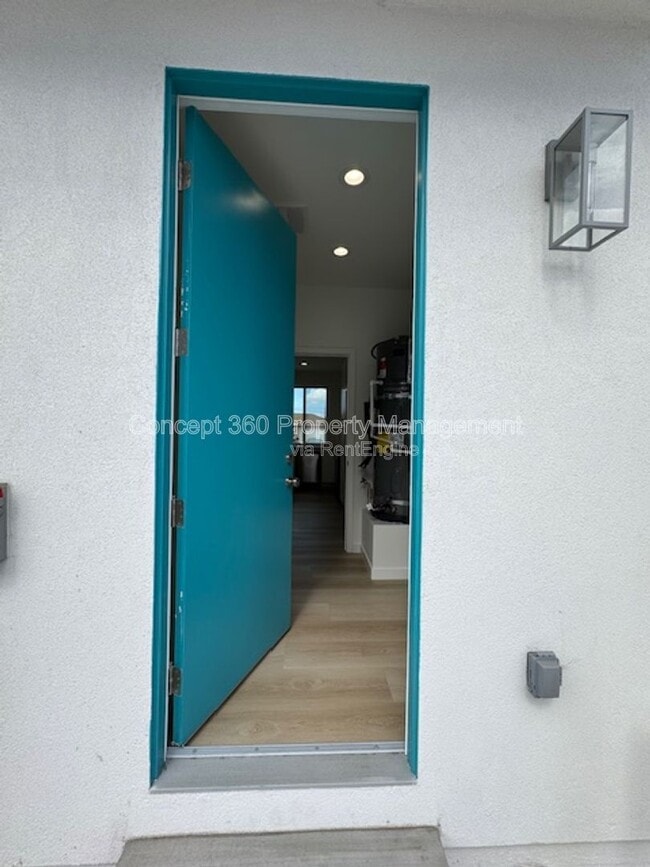 Building Photo - 6168 Briercrest Ave