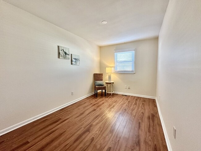 Building Photo - Updated & READY NOW!! A 3-Bedroom Great Neck Home! Excellent Schools! All Appliances Convey!