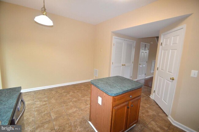 Building Photo - 21081 Pickerelweed Terrace