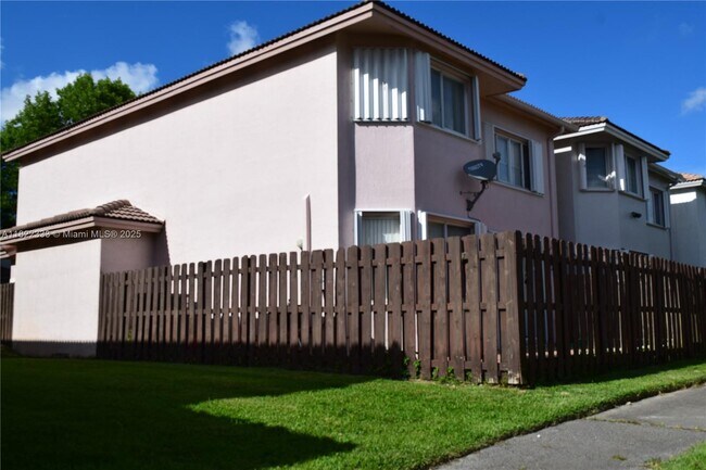 Building Photo - 11344 NW 73rd Terrace