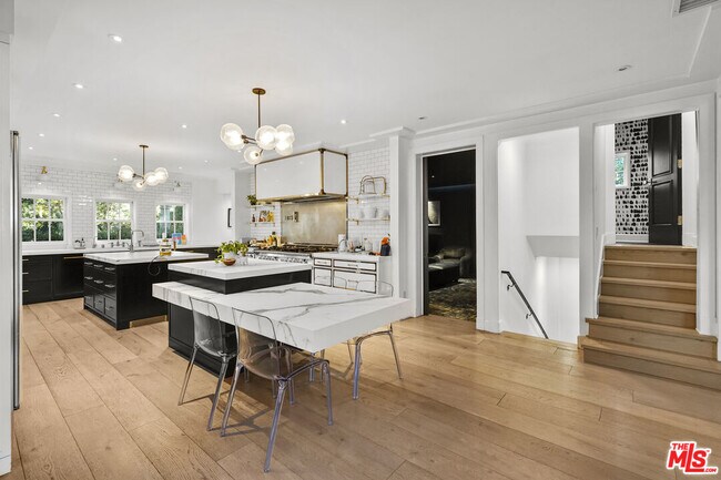 Building Photo - 23255 Mariposa De Oro St