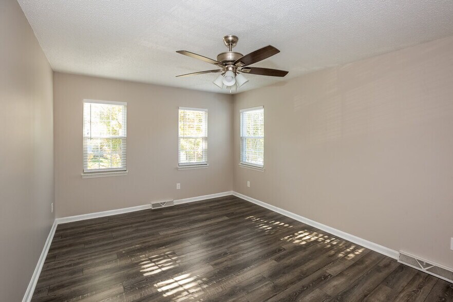 Building Photo - 1833 Middlebury Ct
