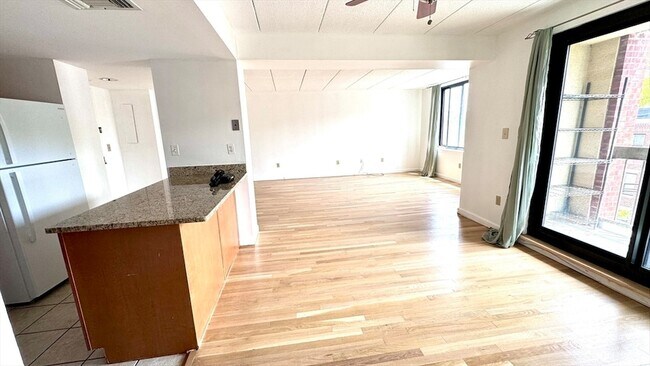 Building Photo - 85 Brainerd Rd