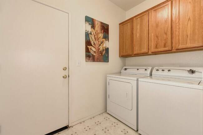 Building Photo - Home for Rent in Gold River, CA