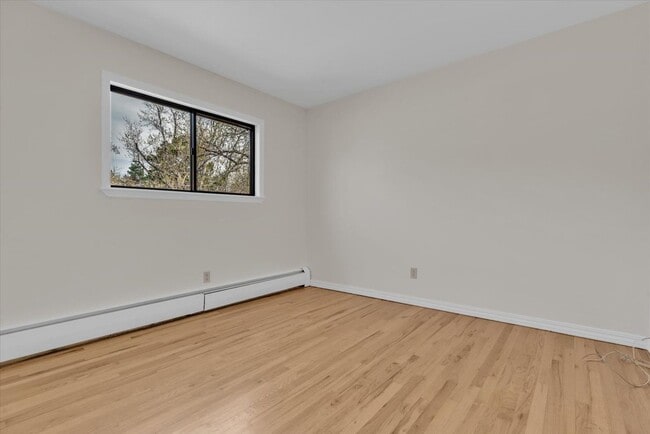 Building Photo - 650 Hartford Dr