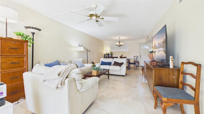 Building Photo - 381 S Hollybrook Dr
