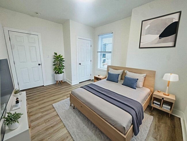 Building Photo - Beautiful 3b/1.5bth House ! Section 8 Only