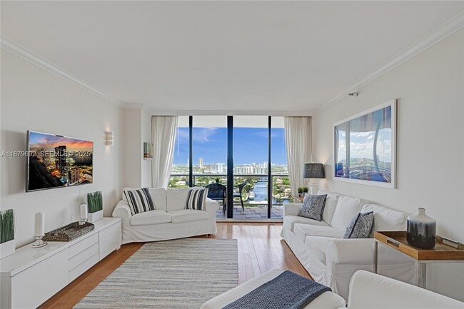 Building Photo - 3640 Yacht Club Dr