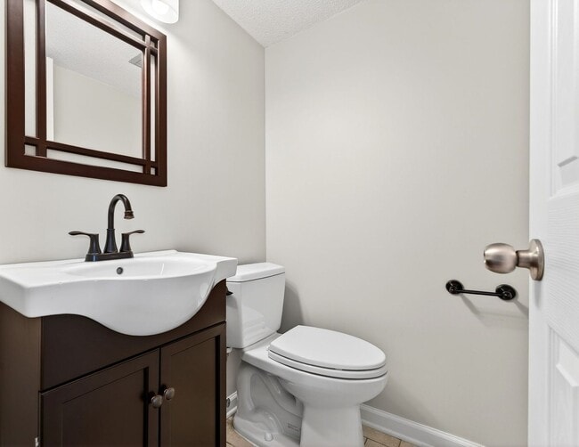 Building Photo - Quiet Retreat, Prime Location!