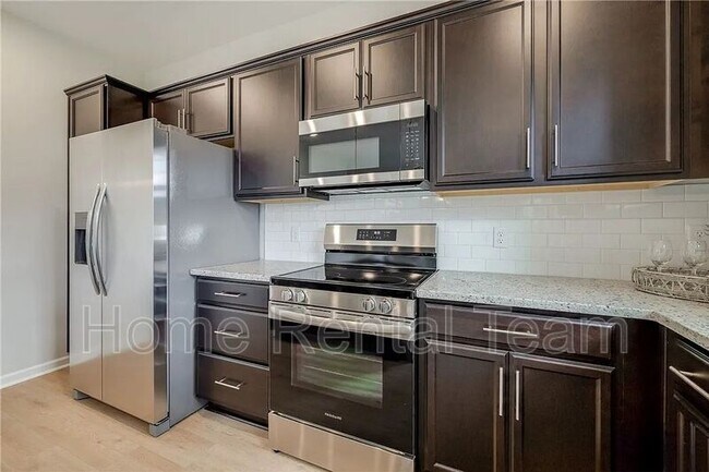 Building Photo - 113 Fenway St