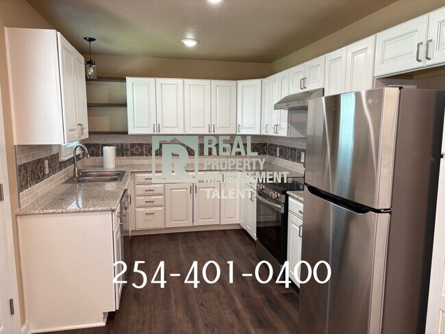 Building Photo - Newly Remodeled 2 Bed, 2 Bath Home - Templ...