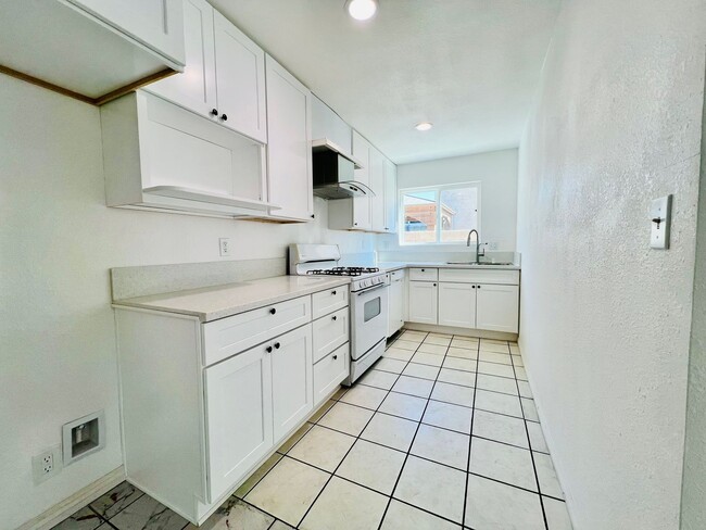 Building Photo - Newly Renovated 4 Bedrooms & 3 Baths