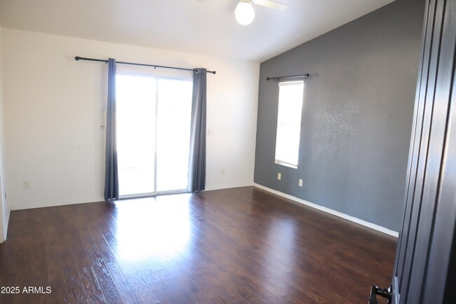 Building Photo - 3887 Cam Bella Rosa