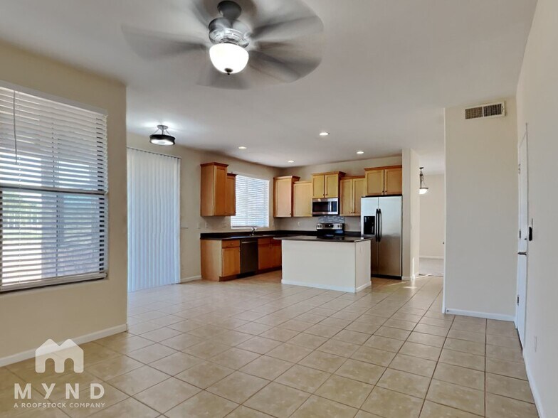 Building Photo - 13514 W Cypress St