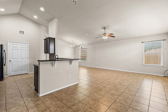 Building Photo - 6505 Vista View Dr
