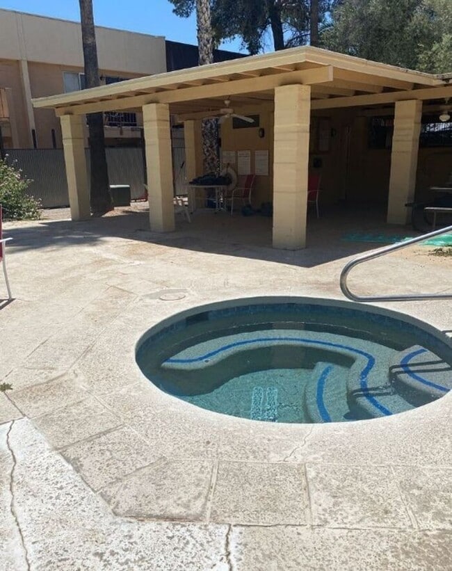 Building Photo - 1341 E Fort Lowell Rd