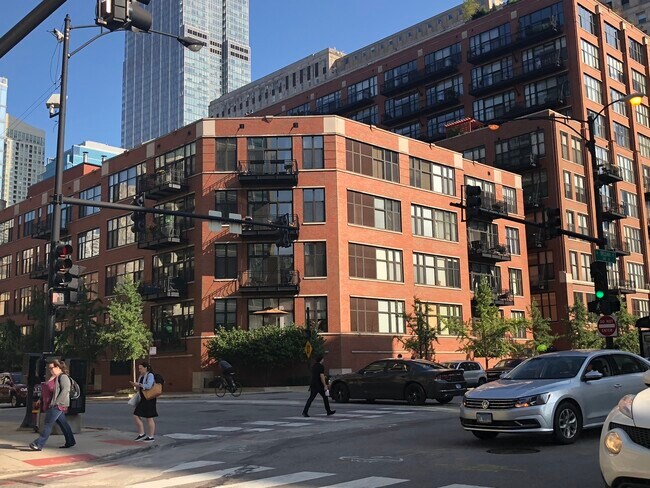 Primary Photo - 333 W Hubbard St