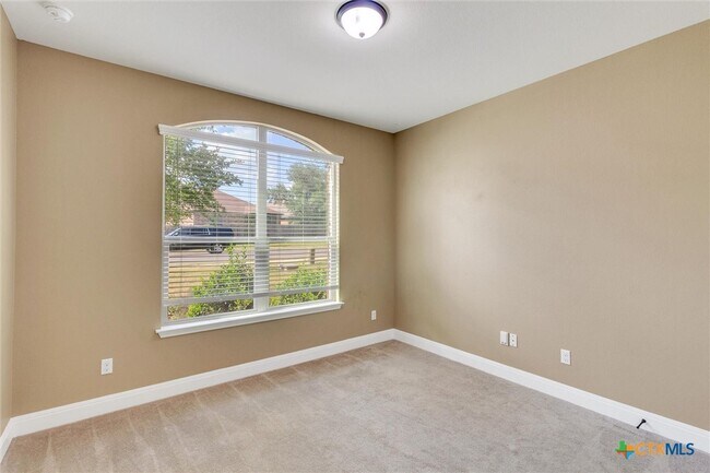 Building Photo - 319 Hunters Hill Dr