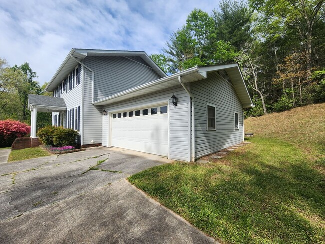 Building Photo - Marion Rental!