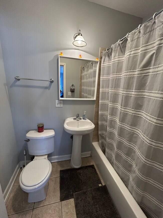 Building Photo - 2253 West Rosemont-3