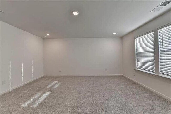 Building Photo - 100 Mission Blvd