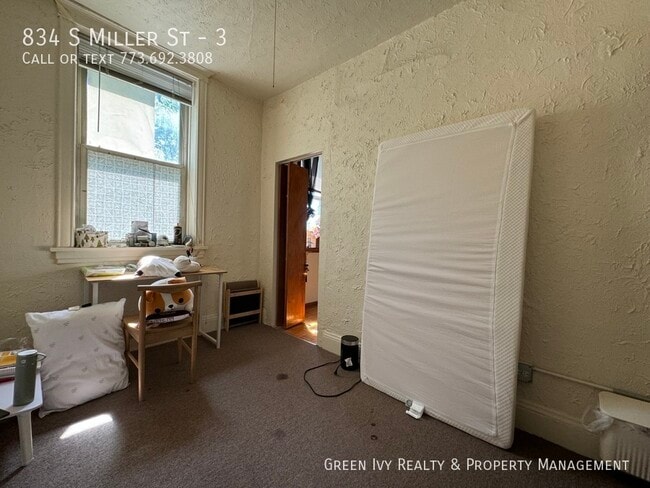 Building Photo - 834 S Miller St