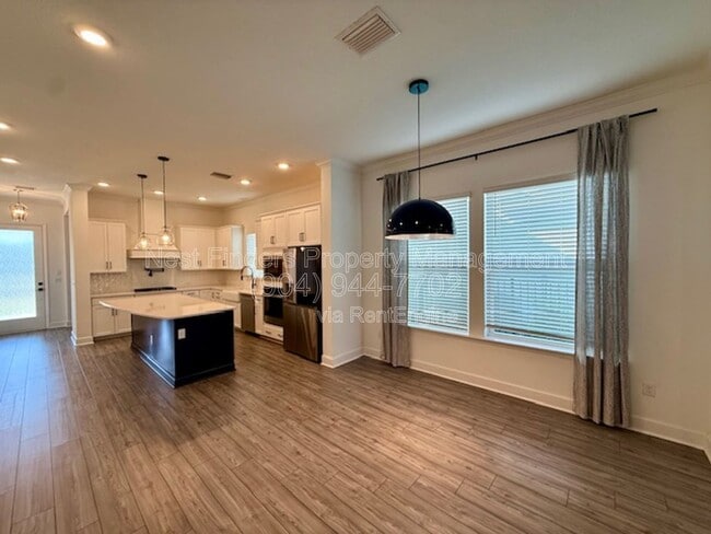 Building Photo - 119 Martha Ct.