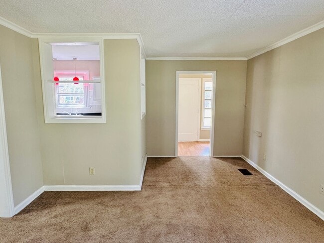 Building Photo - Charming 5-Bedroom Home with In-Law Suite ...