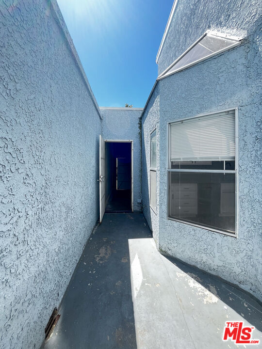 Building Photo - 9939 Topanga Canyon Blvd