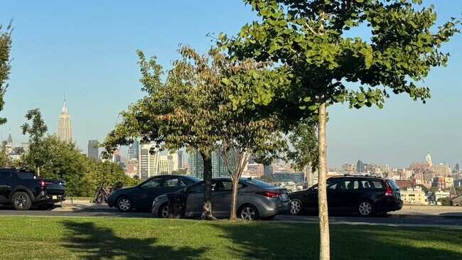 Building Photo - 76 Beacon Ave