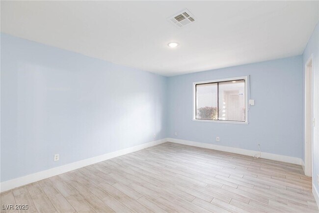 Building Photo - 6623 W Tropicana Ave