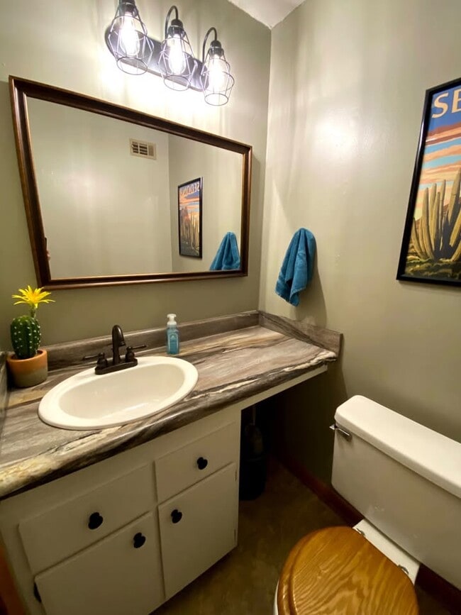 Building Photo - 601 Dave Creek Pky