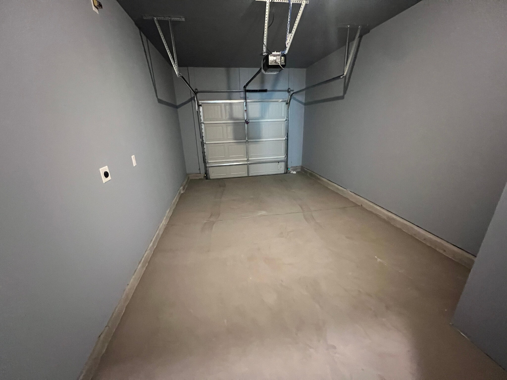 Building Photo - Room in Townhome on Starlight St