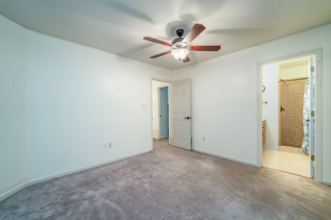 Building Photo - 305 Piney Mountain Dr