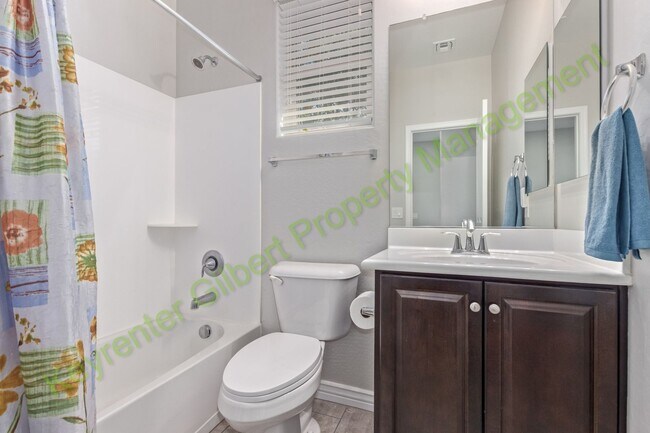 Building Photo - Beautiful Single-Story 3-Bed/3-Bath Home i...