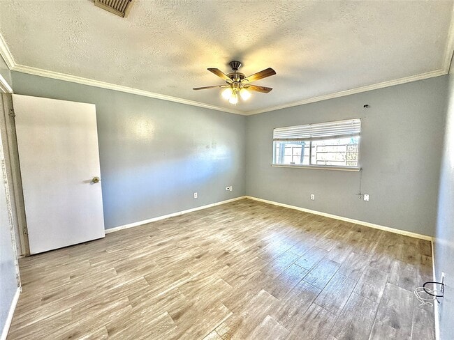 Building Photo - 15807 Pilgrim Hall Dr