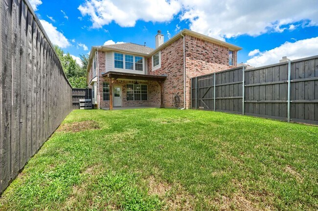 Building Photo - 5 Bedroom Home with Brand-New Carpet in Grayhawk | 3-Car Garage | Frisco ISD | Game Room