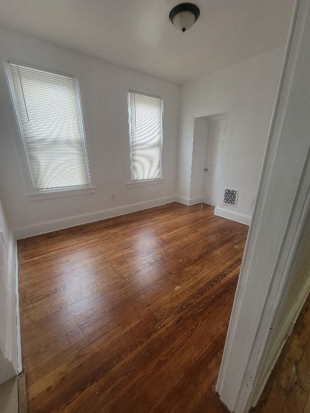 Building Photo - 1649 Dyre St