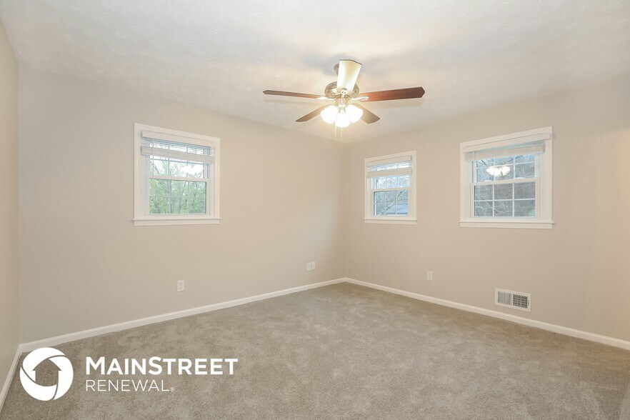 Building Photo - 3037 Kathy Ln NW