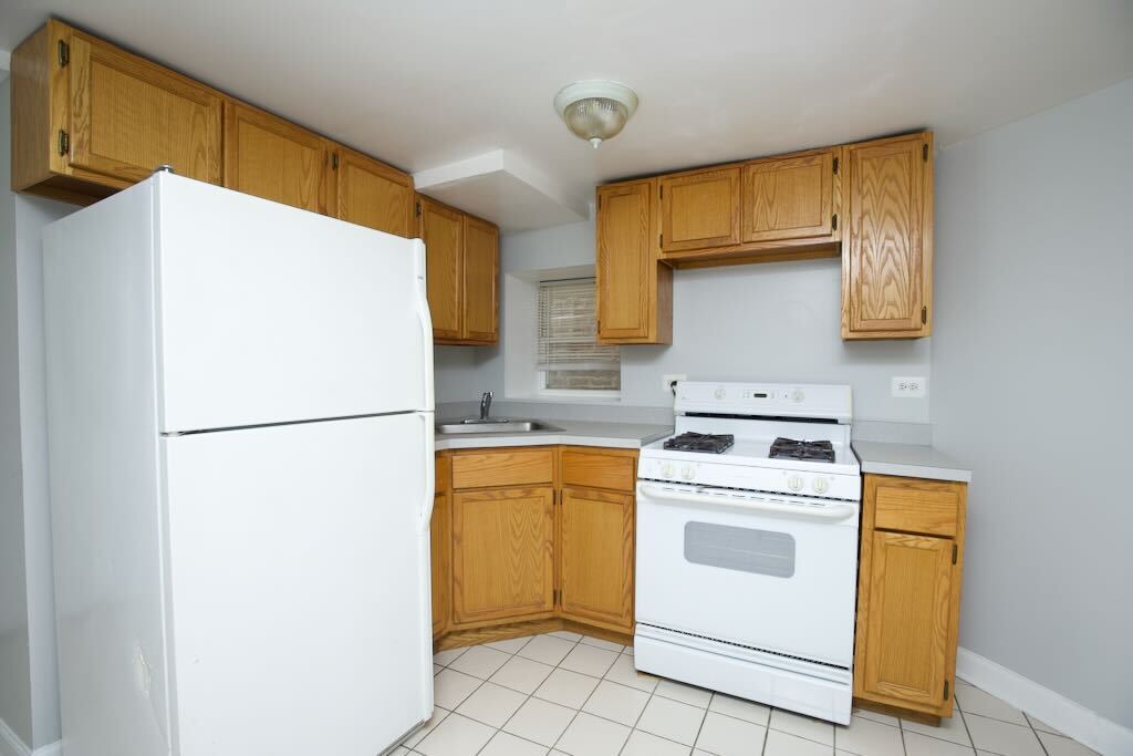 Building Photo - 1121 N Winchester Ave